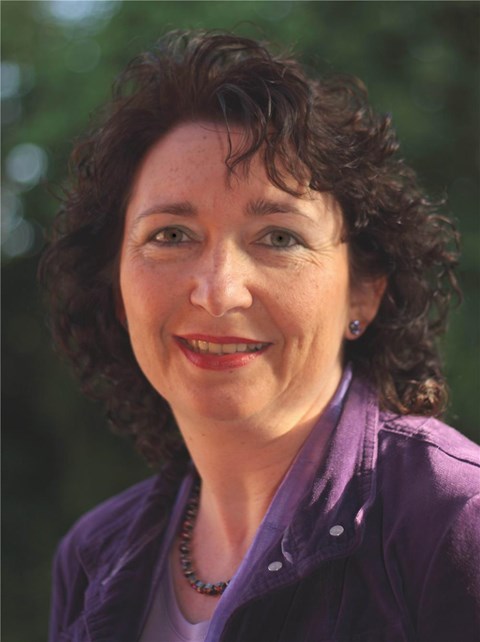 Frau Petra Tolksdorf